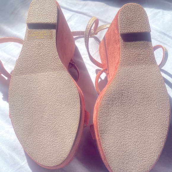Cutest suede platform sandals ! Beautiful Blush shade! - Picture 3 of 4
